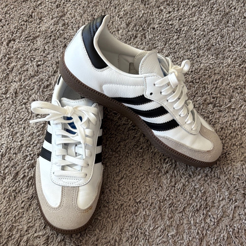 Adidas White and Black Classic Sneakers   SAMBA